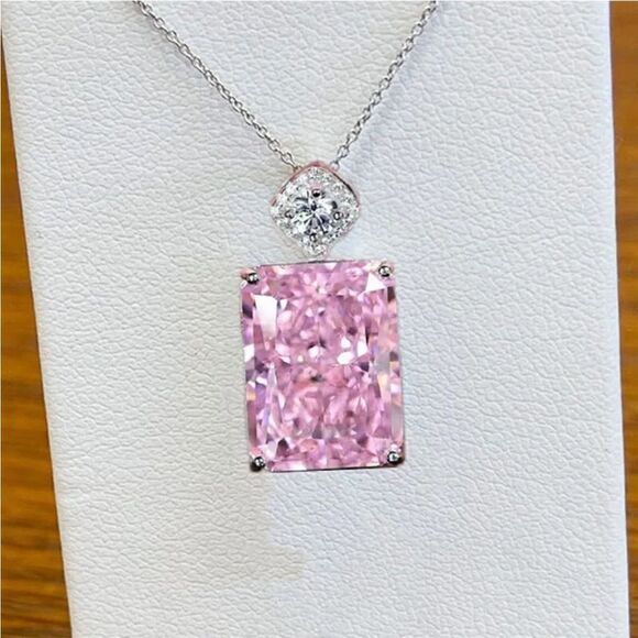 The Pink Panther pendant necklace in silver - Picture 1 of 5